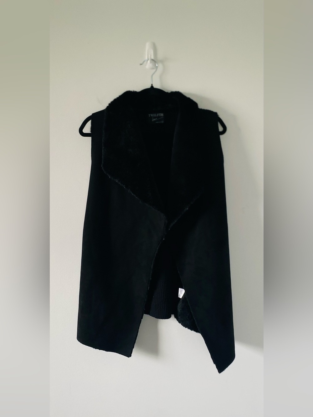 Black Faux-Shearling Sleeveless Coatigan Size L Gorpcore Cabincore BohoChic Cozy
